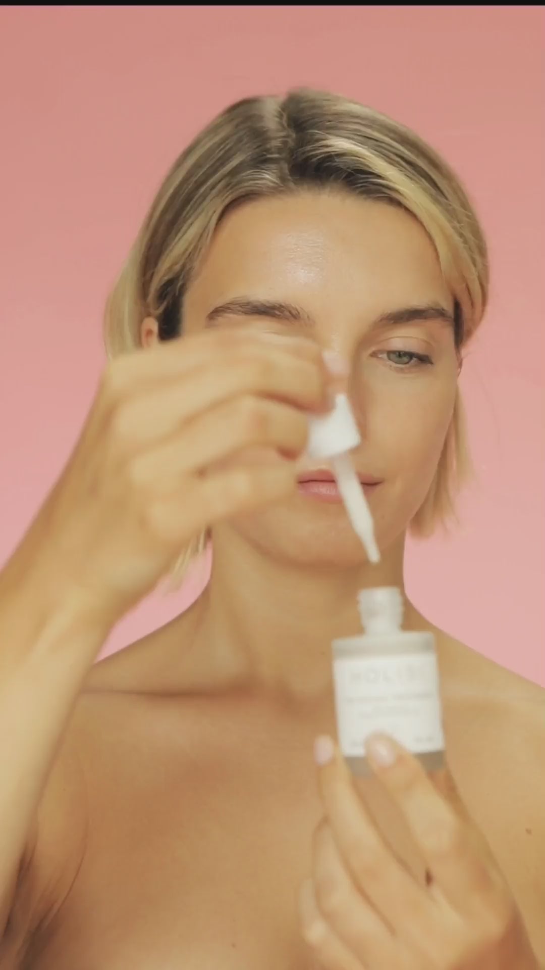 Vídeo de modelo mostrando cómo aplicar The Fading Treatment